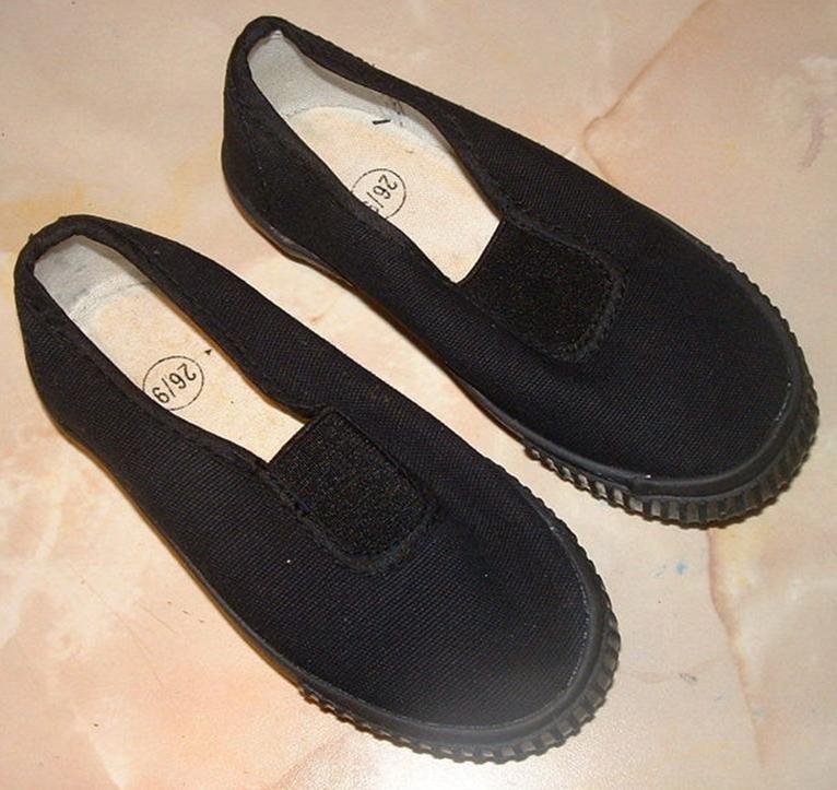 Schools: Are clean carpets more important than the foot health of the children?